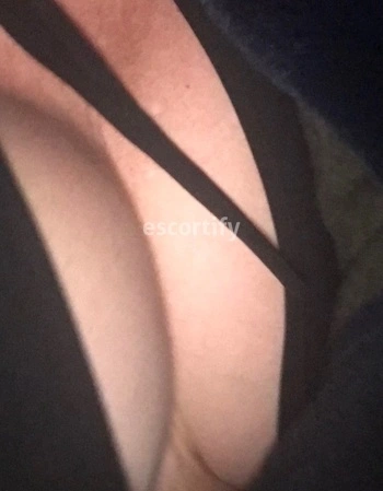 View 24/7 Chelsea of Cambridge, Hamilton Escort | Tel: 0204541545