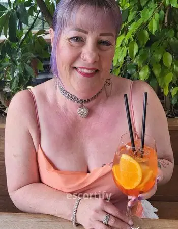 View CARA (Sexy MILF), Central Nth Island Escort | Tel: 0272385125