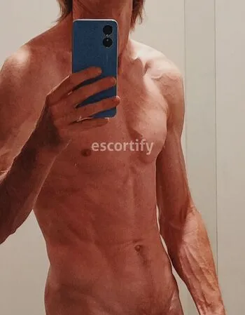 View Hugo, Males Escort | Tel: 0225691535