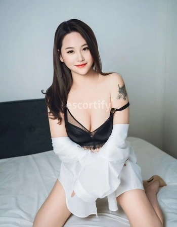 View Lily, Hamilton Escort | Tel: 02109161678