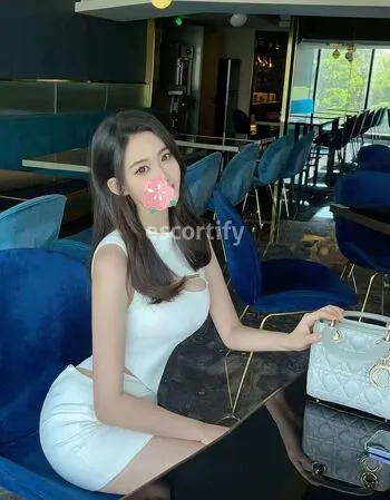 View Chloe, Auckland Escort | Tel: 0275246197