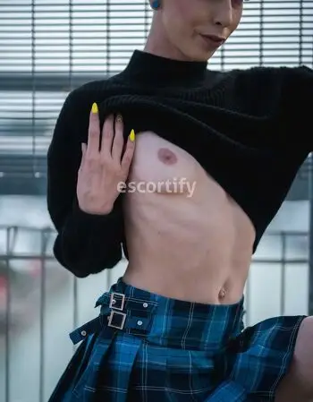 View Emma, Auckland Escort | Tel: 021978607