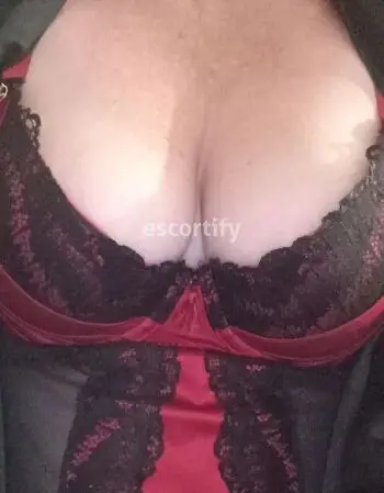 View Nicky, Hamilton Escort | Tel: 0221553965