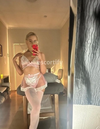 View Bella, Auckland Escort | Tel: 0275017572
