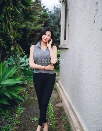 View Julie, Auckland Escort | Tel: 022 1085 315