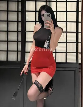View Aileen, Hamilton Escort | Tel: 0220740592