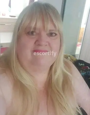 View Rhonda, Wellington Escort | Tel: 0225701757