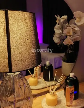 View Hidden Gem, Wellington Escort | Tel: 0221966332