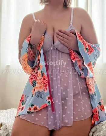 View Quinn, Christchurch Escort | Tel: 02777 53 233