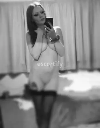 View Adriana Grace, South Island Escort | Tel: 02040992820