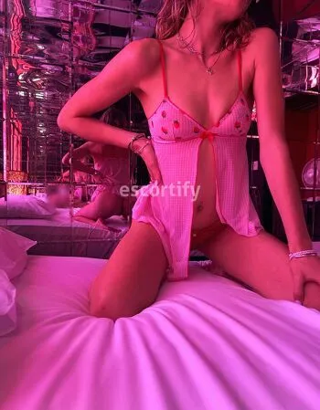 Bee Venus, 19 (new)